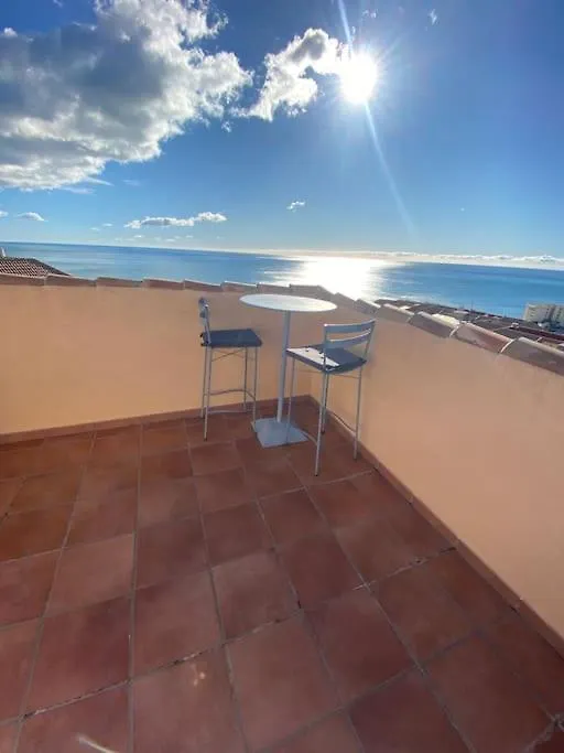 Carvajal, 2-Bedroom Sea View Penthouse Apt Fuengirola Appartement