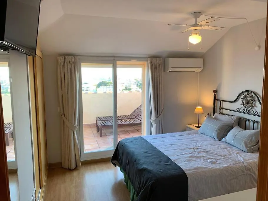 Carvajal, 2-Bedroom Sea View Penthouse Apt Fuengirola Appartement
