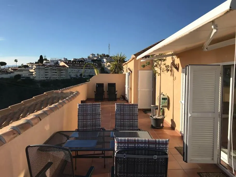Carvajal, 2-Bedroom Sea View Penthouse Apt Fuengirola Spanje